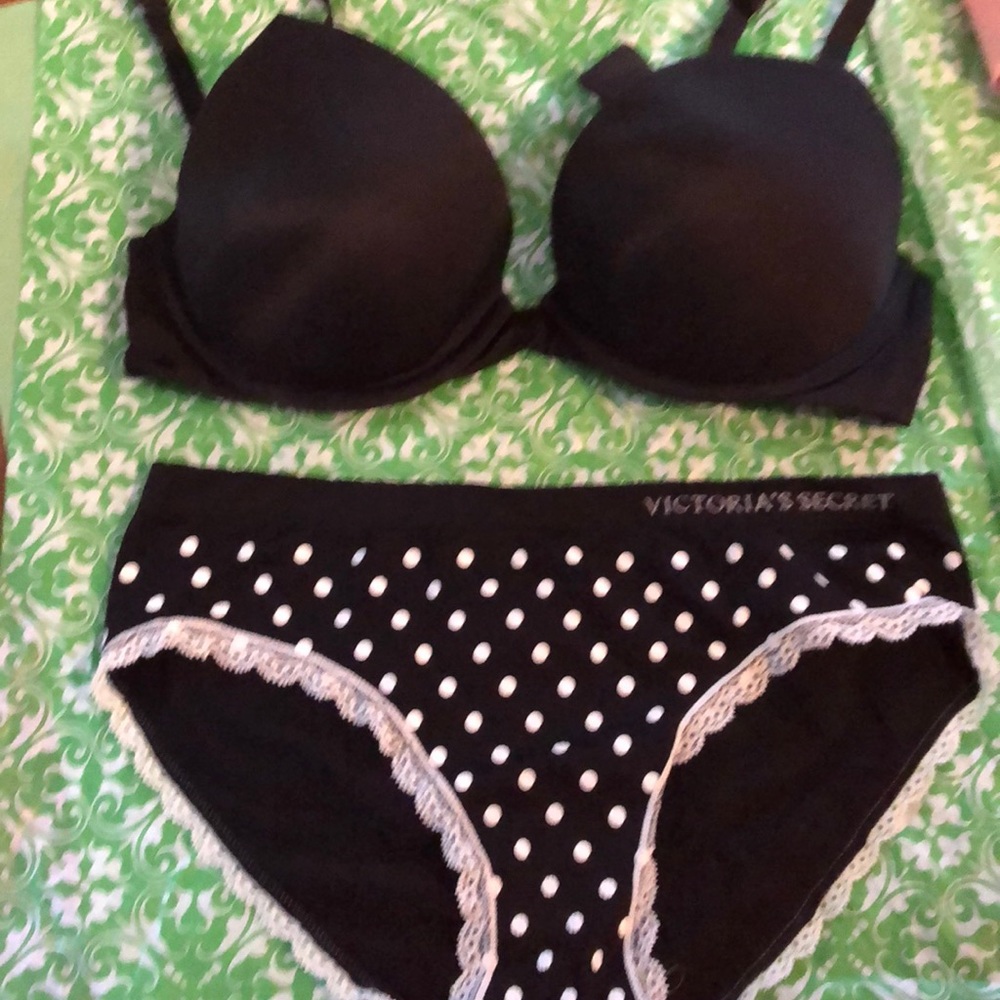 Victoria secret set 38 b & medium panty price firm
